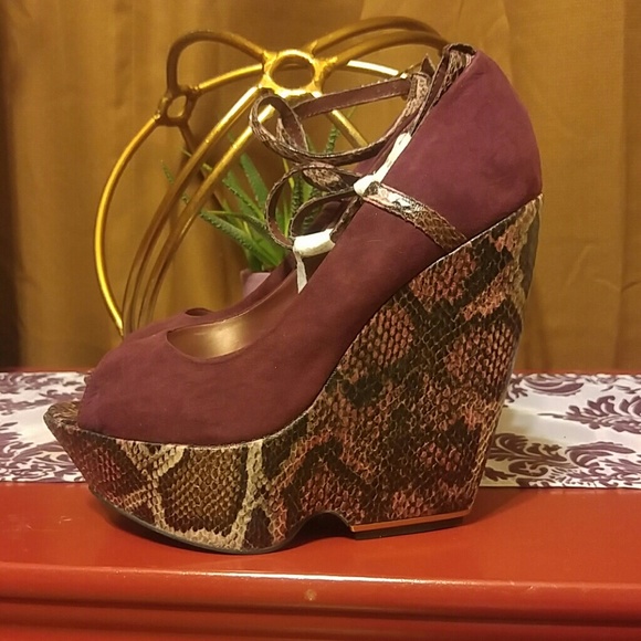 Beautiful Wedge - Picture 3 of 6